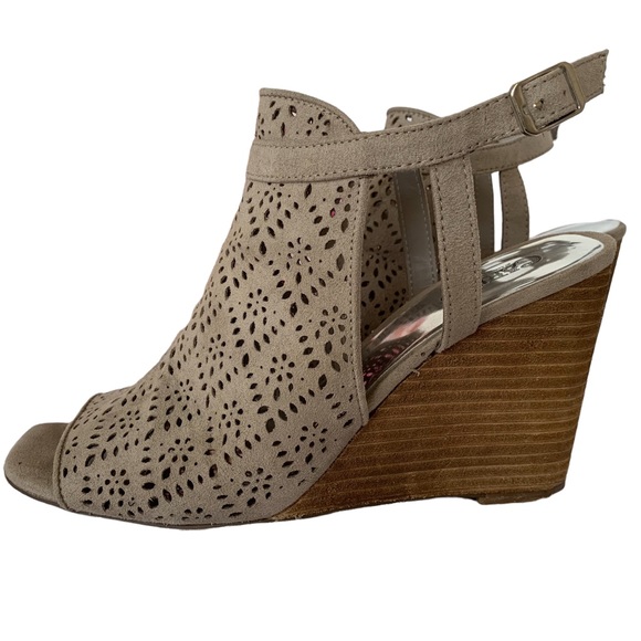 CARLOS SANTANA GABRIELLE NUDE WEDGE - Picture 3 of 10